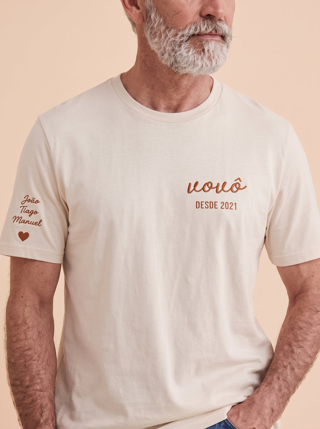 Camiseta Vovô com Data Bordada no Peito e Nomes na Manga